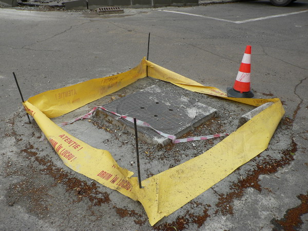Ridicari capace canal str. Ion Creanga 7.jpg
